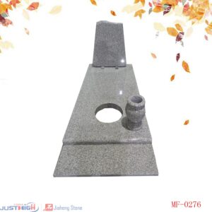 Monument funéraire classique G603 avec vases