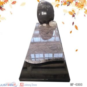 Pierre tombale morderne avec vases