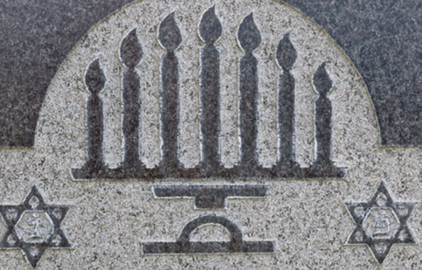 What are the symbols on Jewish tombstones