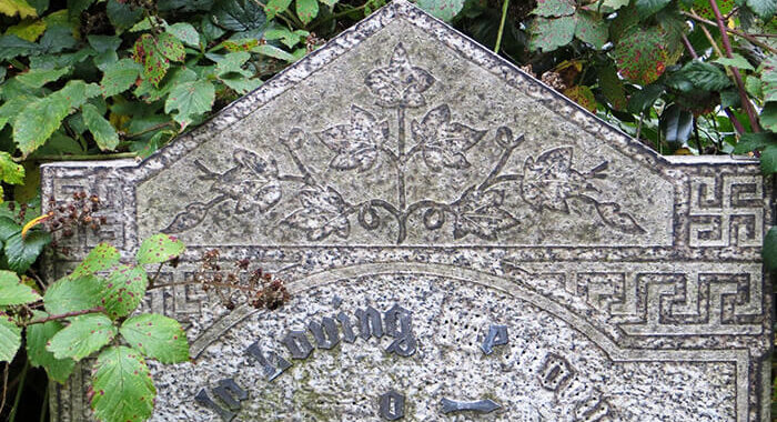 What does ivy on a gravestone mean