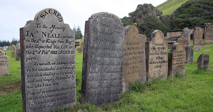 What is the order of names on gravestones